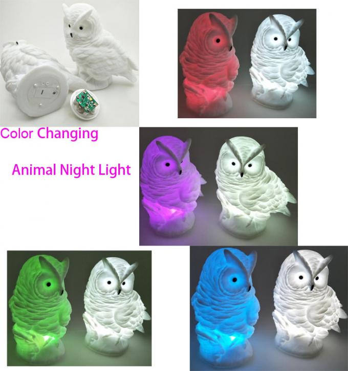 Χρωματίζει το ελαφρύ/οδηγημένο φως νύχτας των μεταβαλλόμενων οδηγήσεων κουκουβαγιών ζωικών επάνω στα παιχνίδια