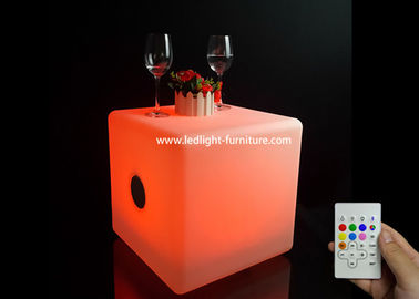 Κίνα Τα πολυ χρώματα οδήγησαν τον ομιλητή Bluetooth, αναμμένος ομιλητής 50*50*50 εκατ. Bluetooth κύβων ασύρματος εργοστάσιο